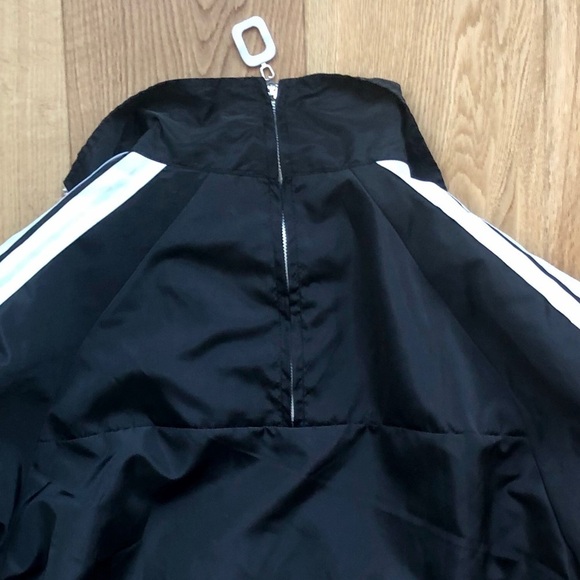 SALE ⬇️ NWOT JACKET BLACK  AND WHITE windbreaker - Picture 6 of 8